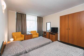 Фото номера Двухместный номер с 1 кроватью или 2 отдельными кроватями Отель Hotel Termal г. Бэйле-Феликс 6