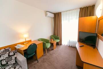 Фото номера Люкс с 1 спальней Отель Hotel Poienița г. Бэйле-Феликс 5