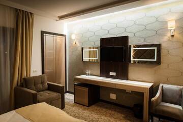 Фото номера Номер с кроватью размера «king-size» Отель Hotel President SPA г. Бэйле-Феликс 2