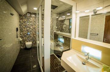 Фото номера Люкс Отель Hotel President SPA г. Бэйле-Феликс 2