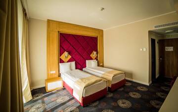 Фото номера Номер с кроватью размера «king-size» Отель Hotel President SPA г. Бэйле-Феликс 3