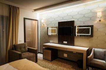 Фото номера Номер с кроватью размера «king-size» Отель Hotel President SPA г. Бэйле-Феликс 7