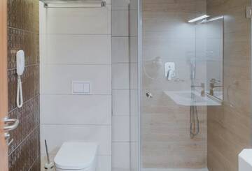 Фото номера Двухместный номер Делюкс с 1 кроватью Отель Hotel President г. Бэйле-Феликс 3